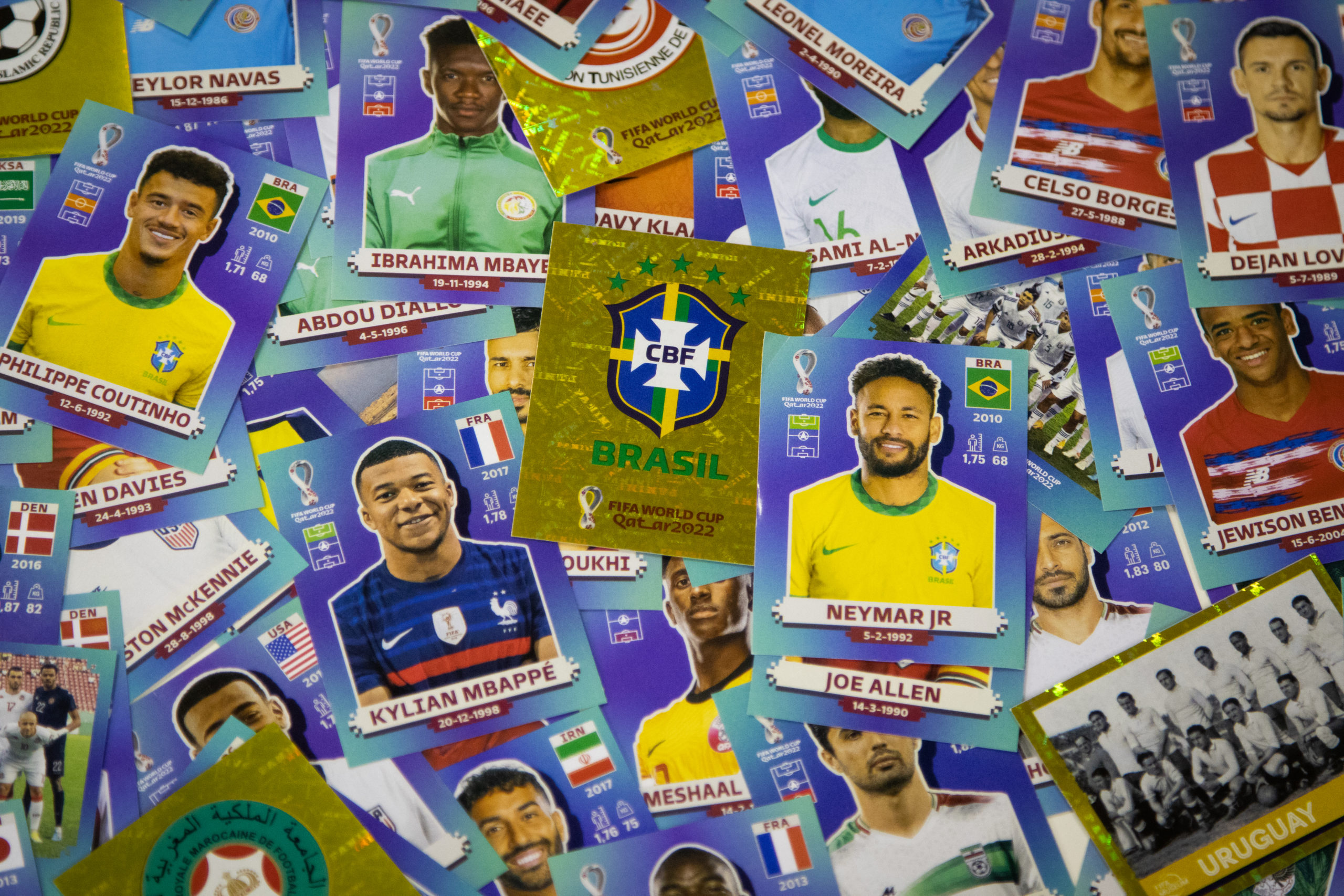 Por que o país do futebol é tomado por figurinhas em época de Copa do ...